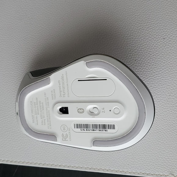 Razer Pro Click Humanscale Wireless Mouse: Ergonomic Form Factor - Picture 8 of 12